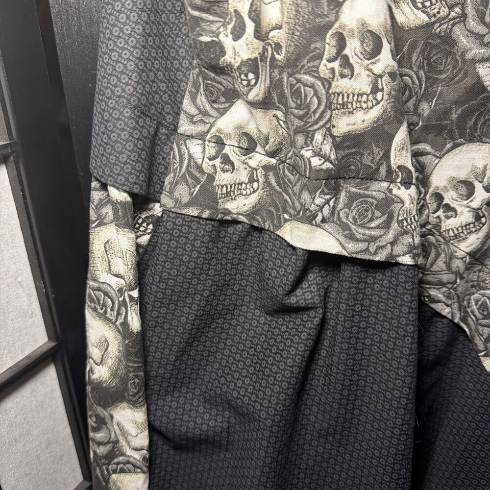 Women’s Black Gothic Skull Roses Shawl Collar Vest Size 1X - Picture 15 of 16